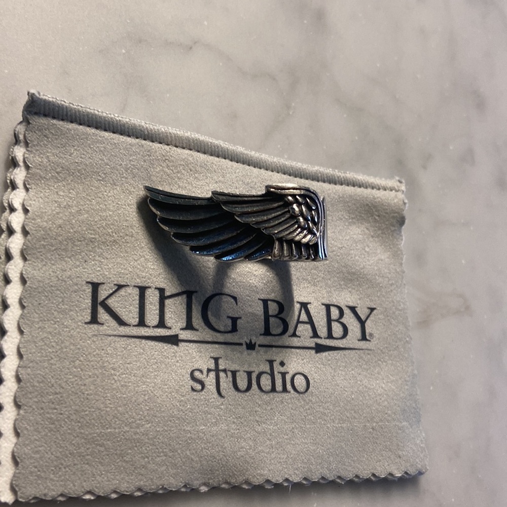 King Baby Wing Ring. Double finger look. Silver.
